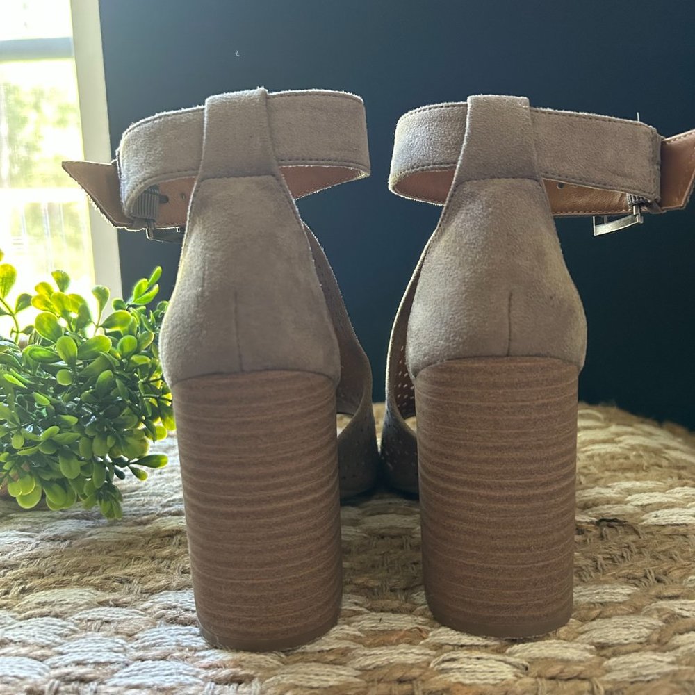 Universal Thread Peep Toe Block Heels - Picture 4 of 5